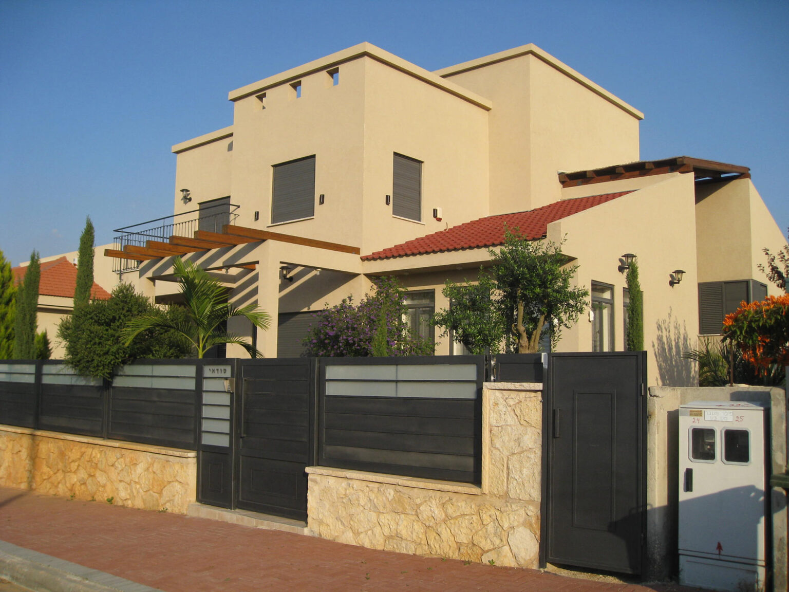 אדריכלית אירית מנדלוביץ סיטבון - Form Studio Architecture